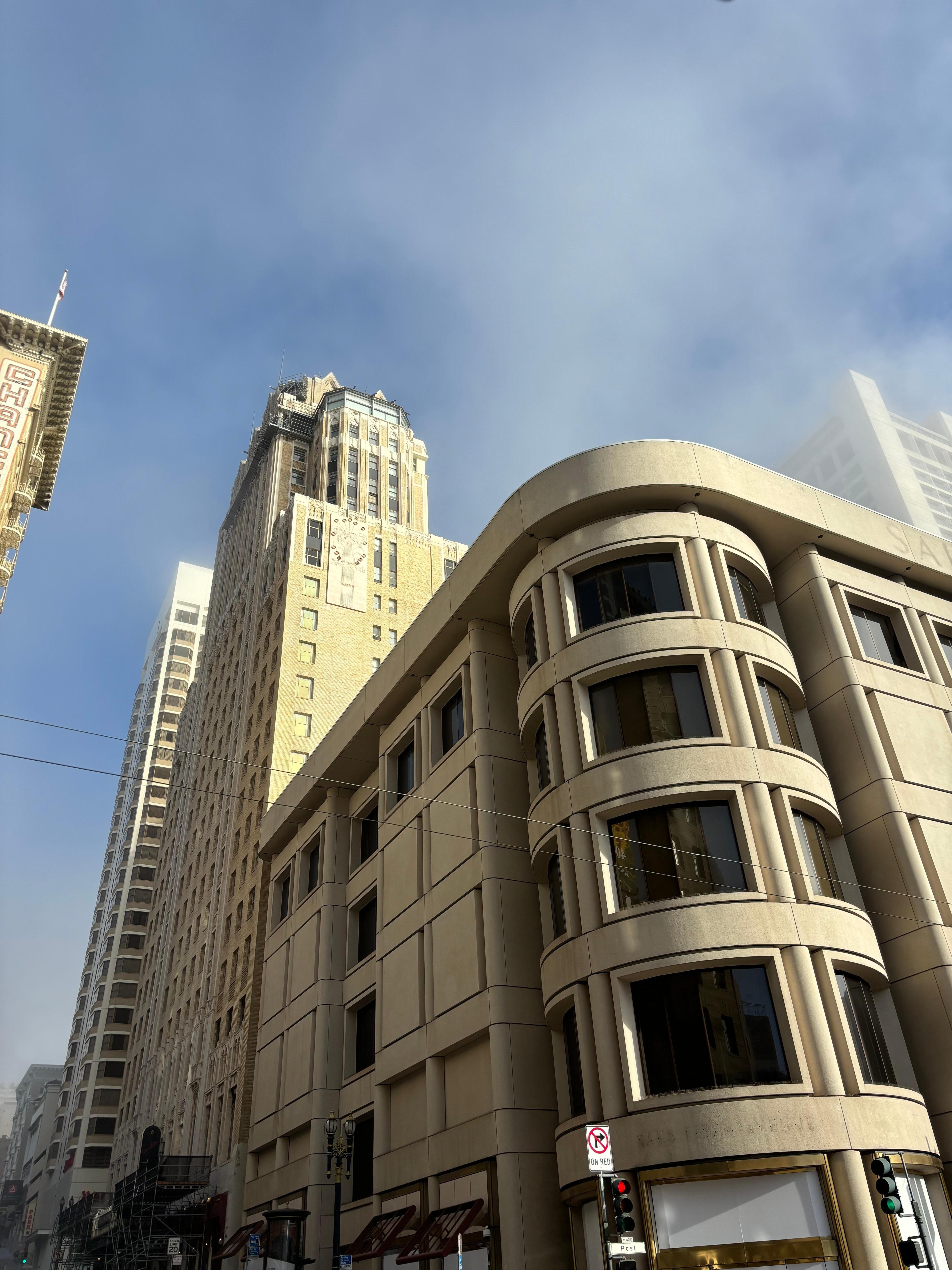 Morning fog on Powell Street