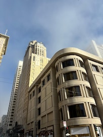 Morning fog on Powell Street