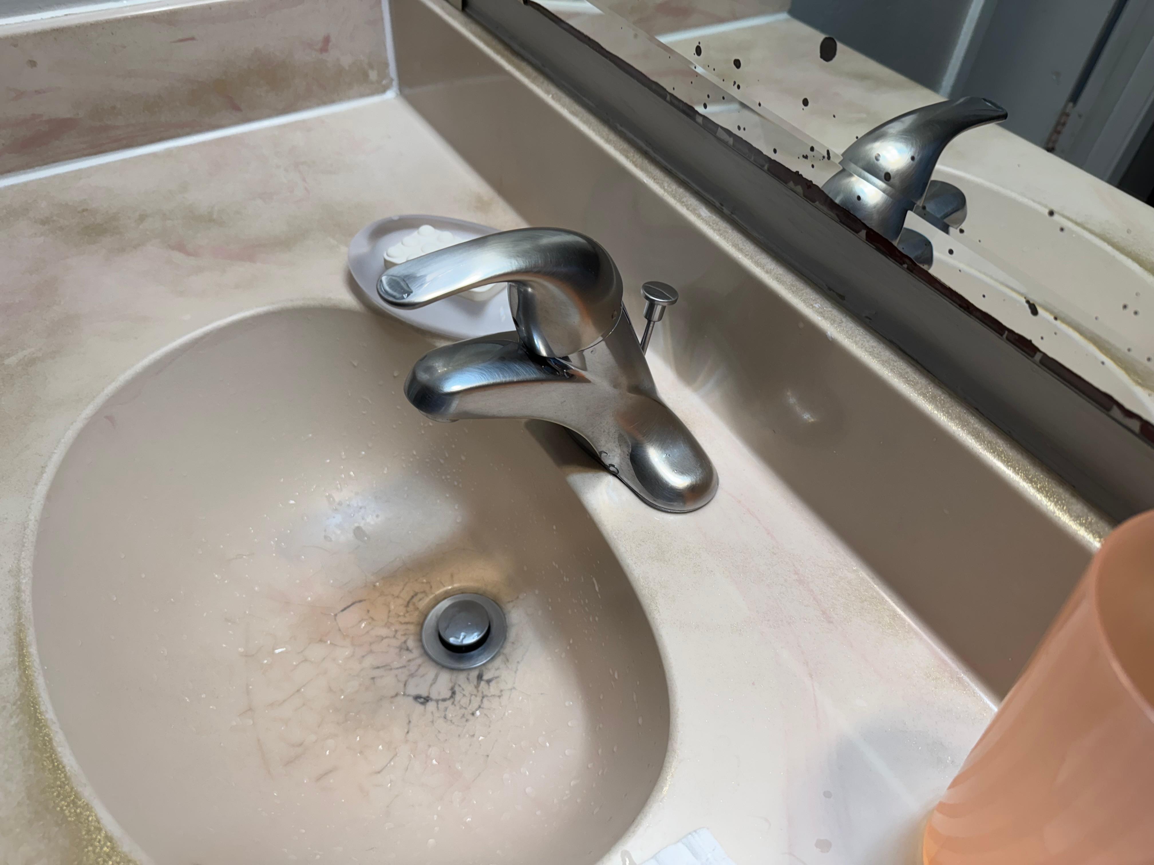 Mirror deglazing, sink dirty and cracked