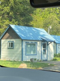 Cabin with 1 Queen bed