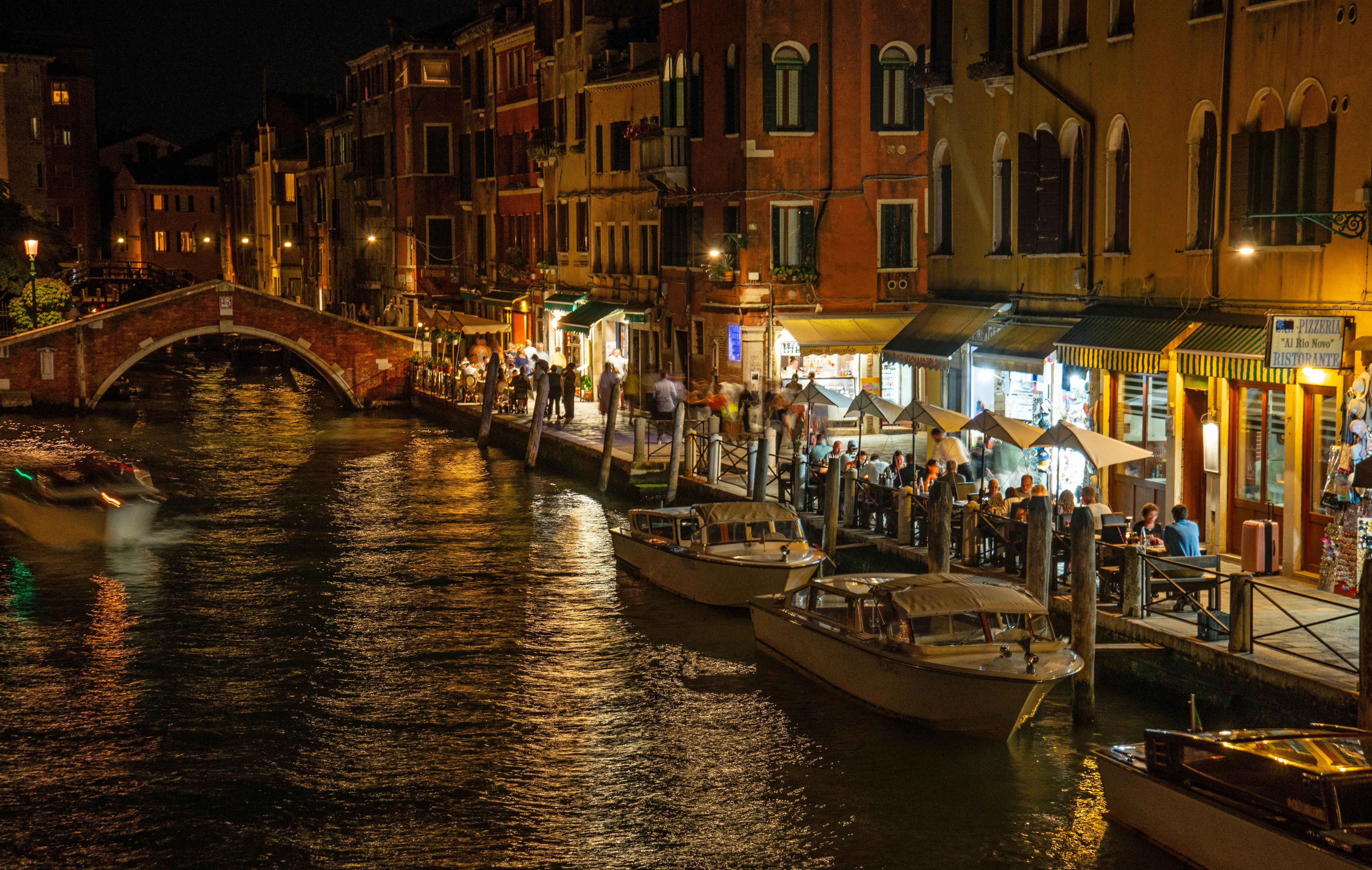 En av kanalerna vid hotellet