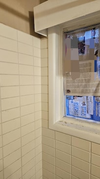 There's a glass in the bath area which doesnt give privacy so had to cover it with newspapers