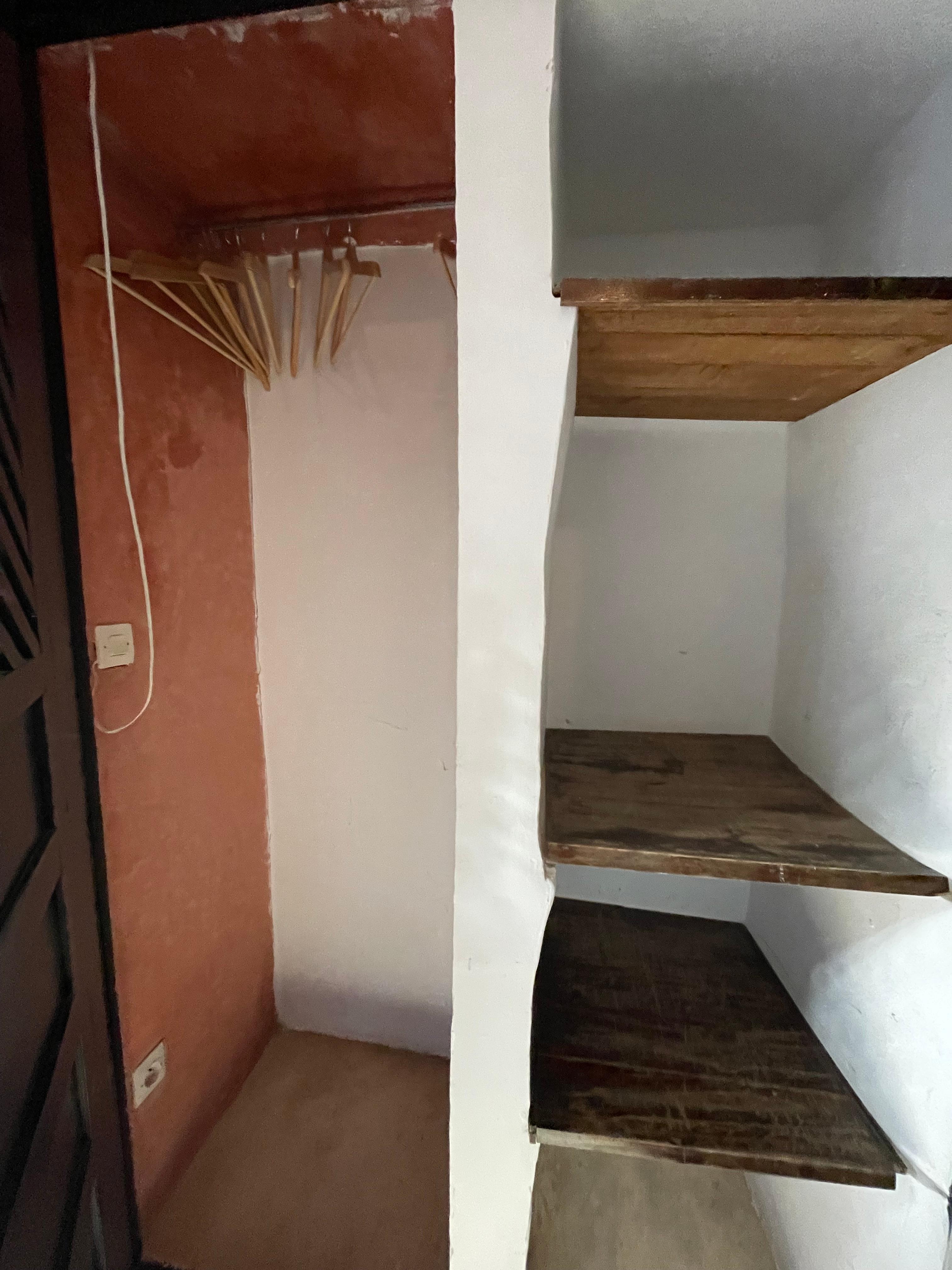 Placard dans la grande chambre