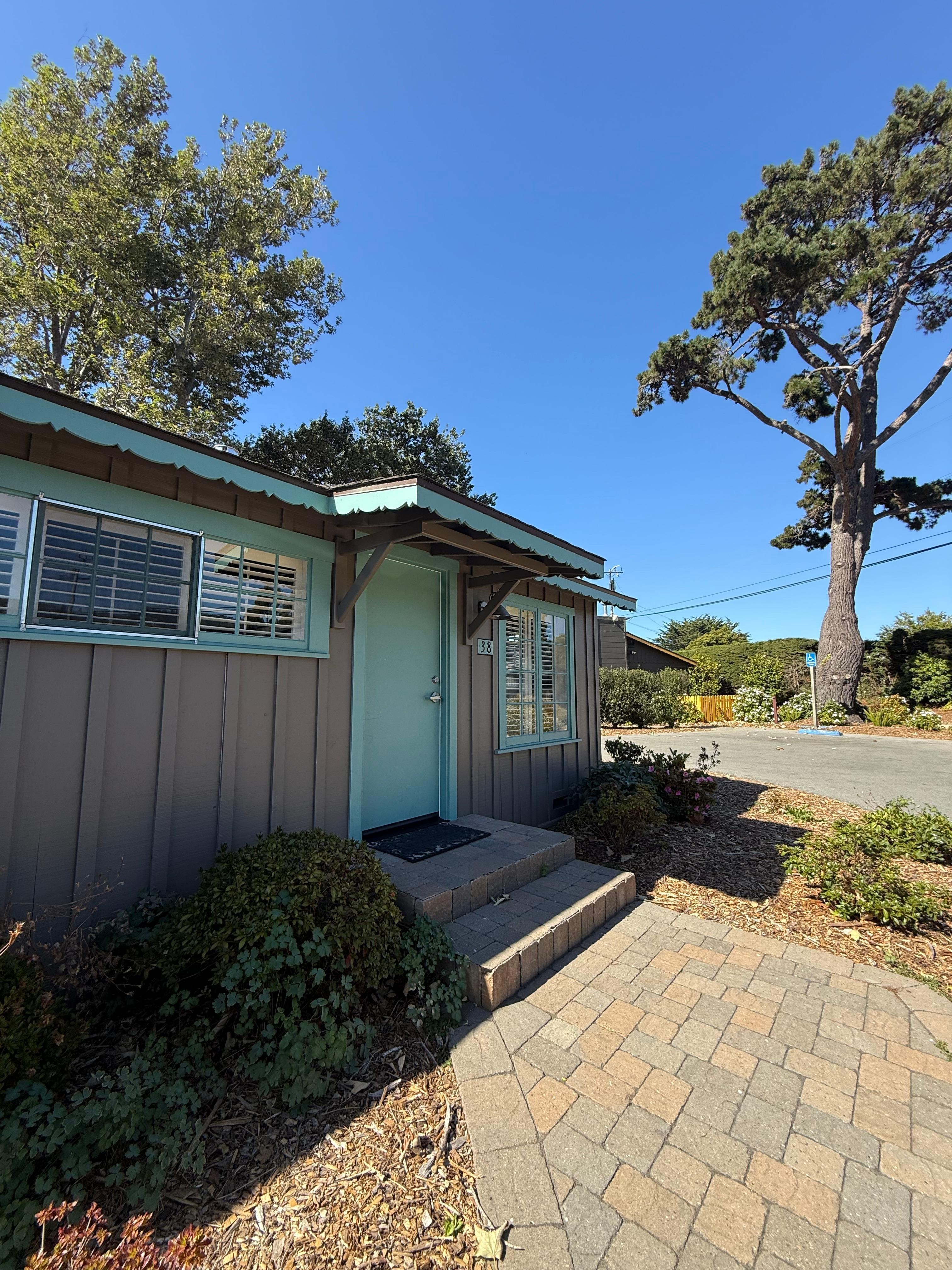 We booked the King Bed Cottage with Wet Bar