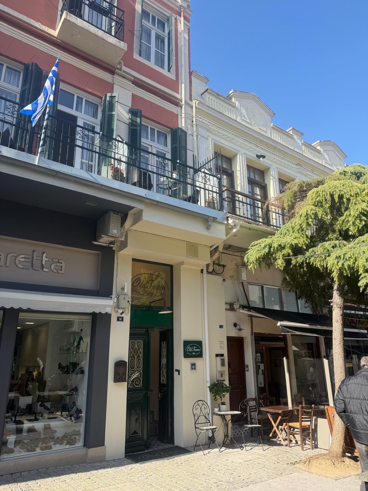 İyi restaurantlara yürüme mesafesinde, çok ilgili çalışanlara sahip ve tertemiz bir hotel. 