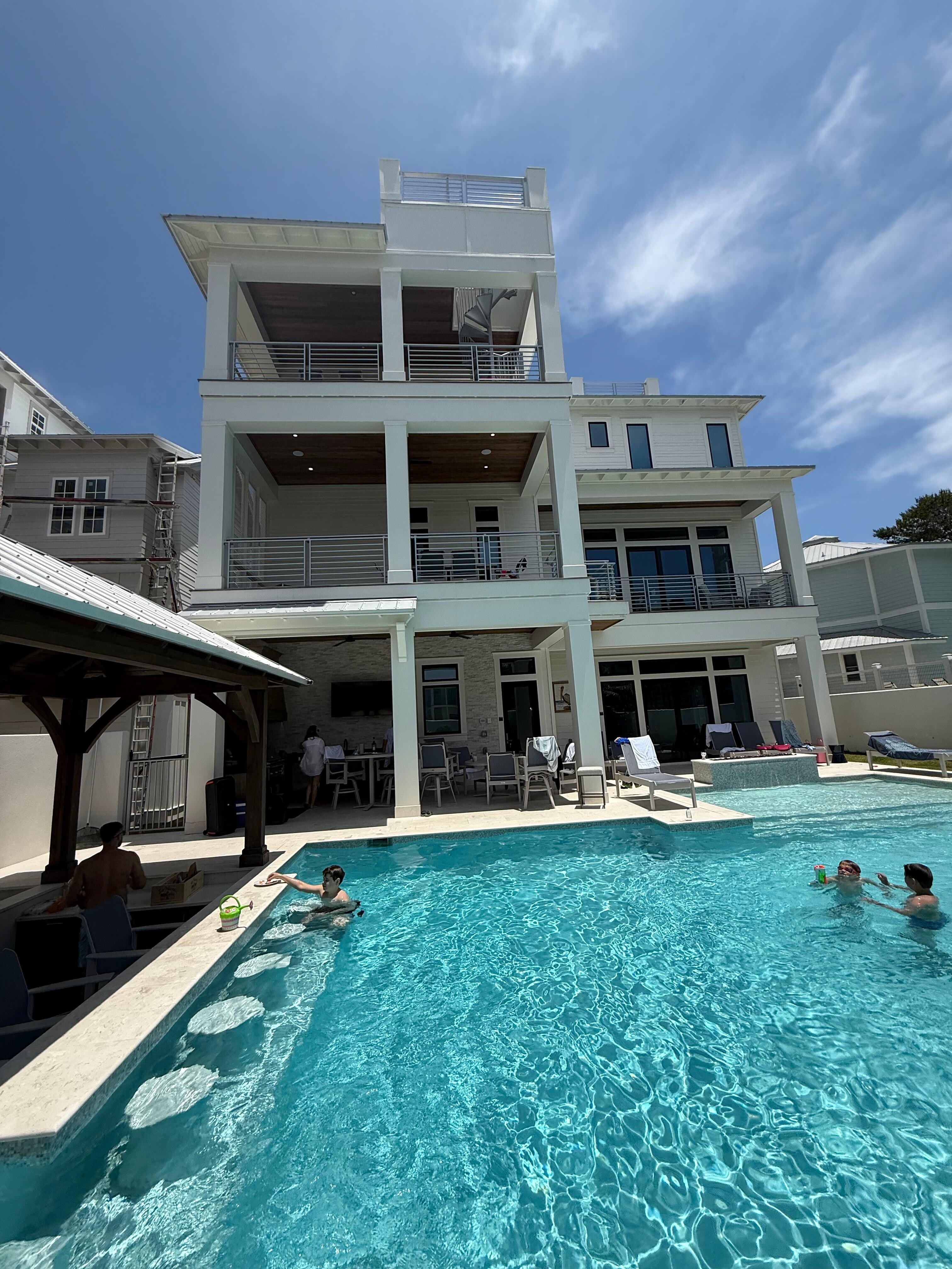 Backyard with pool 