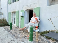 Apéro vor dem Haus.