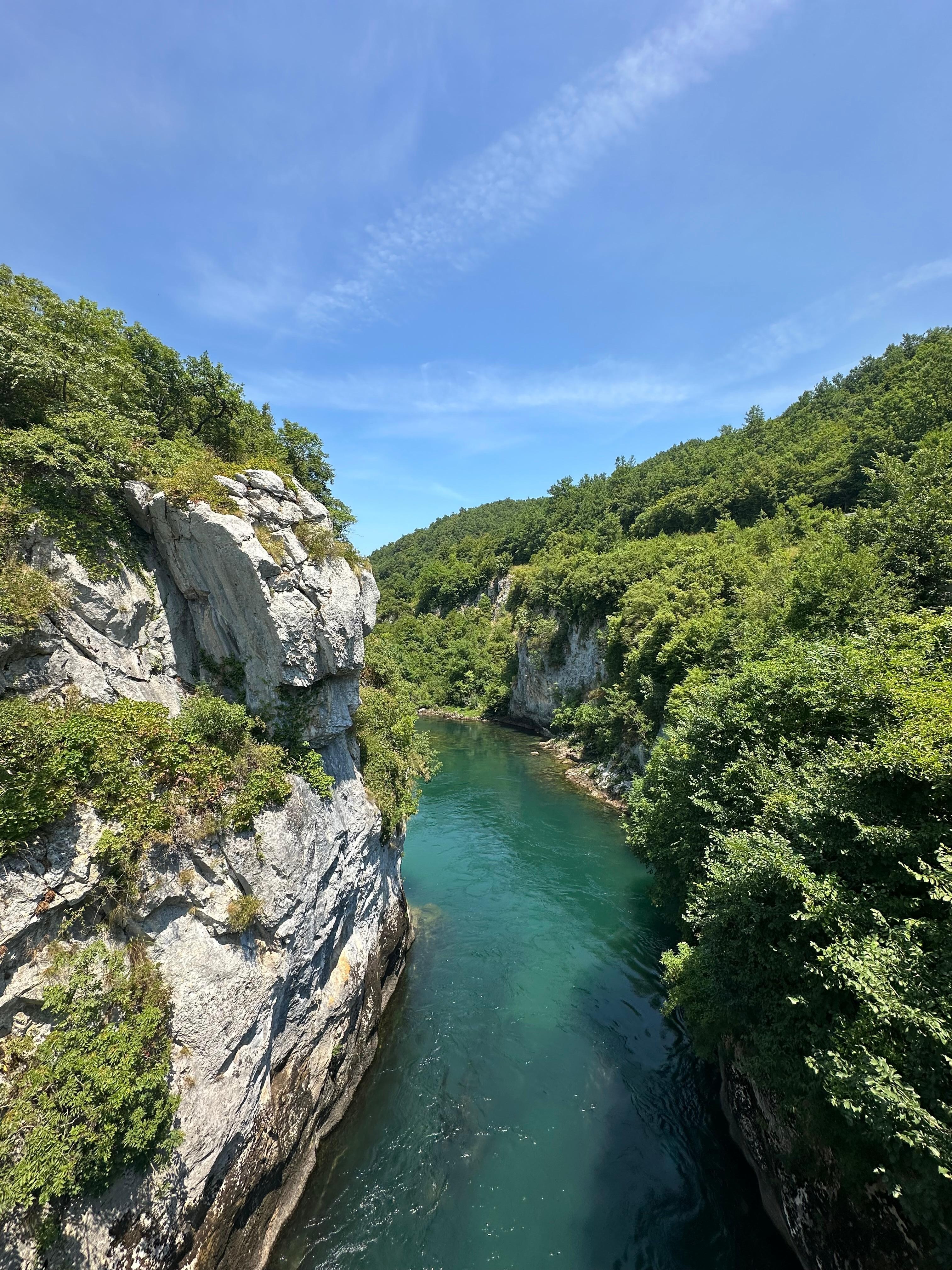 Auf dem Weg zur Ostrovica Burgruine