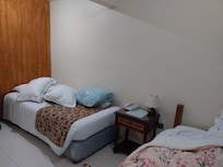 La habitación incluía dos camas.