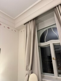 Unremarkable decorations.