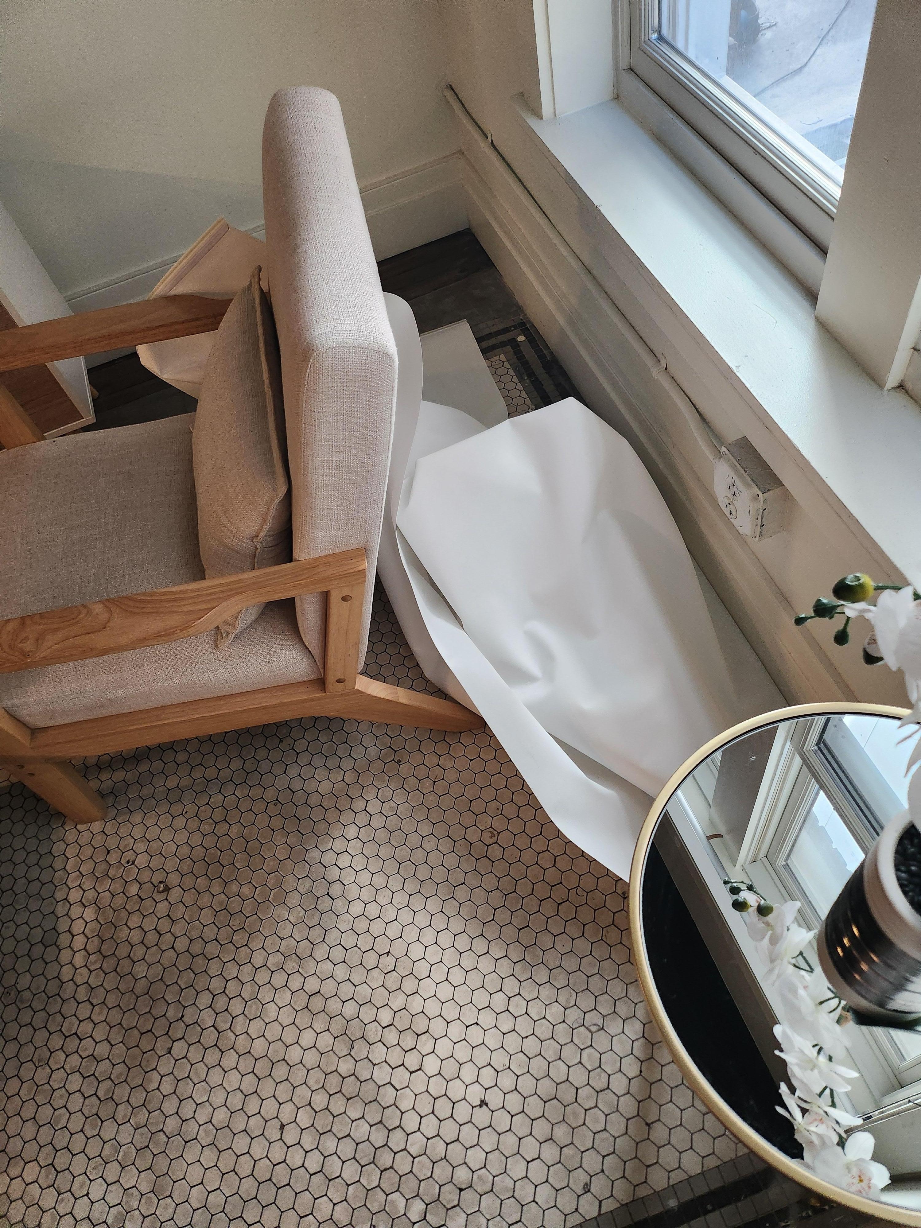 Better picture of curtains on floor.