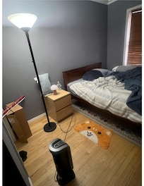 Bedroom with one working light and outlet