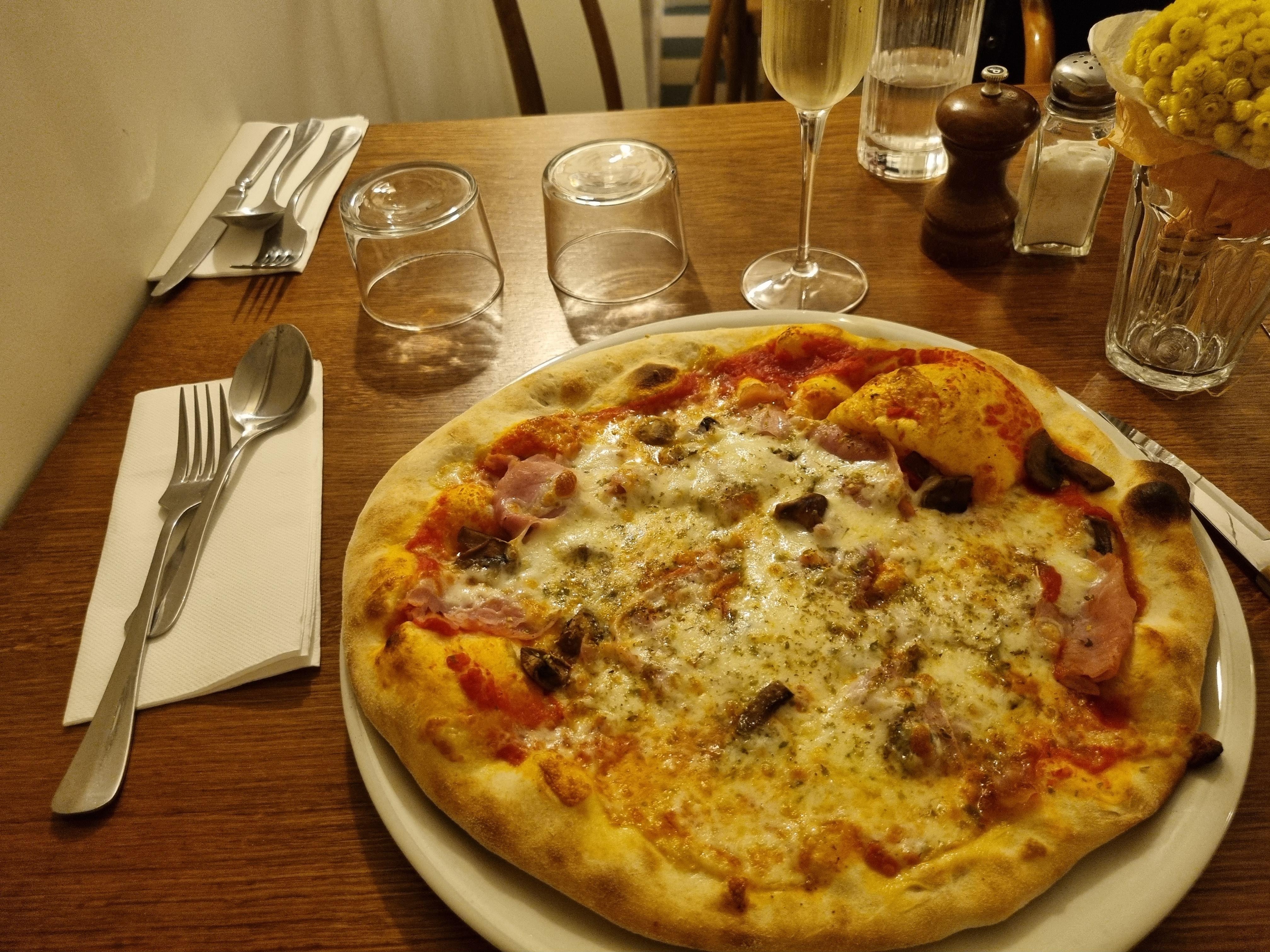 Restaurant in the hotel did lovely pizza with a complimentary welcome drink too.