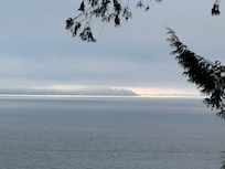 PNW stunning mountains and water.