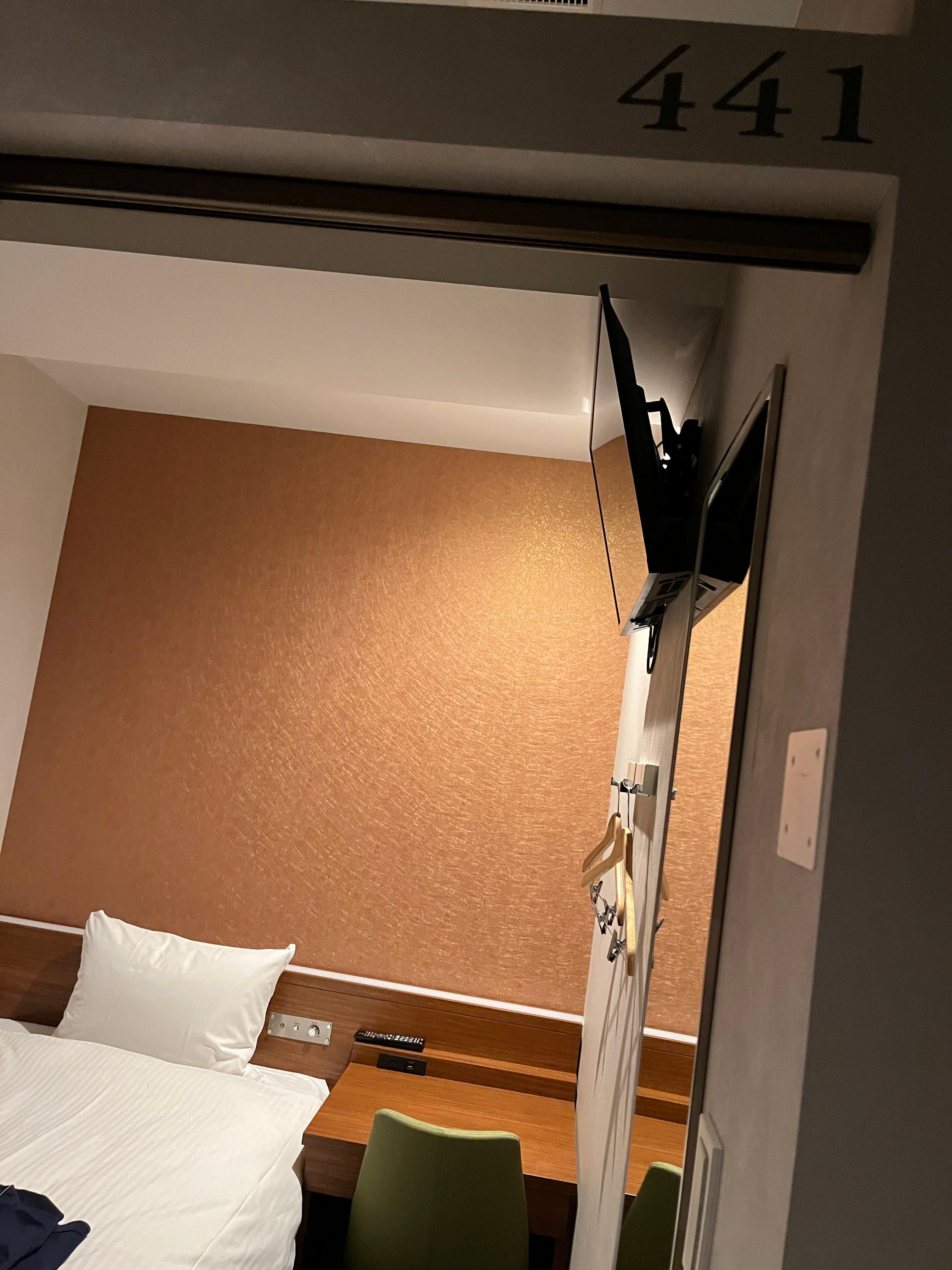 出入り口からの写真、アコーディオンカーテンで仕切られていました。