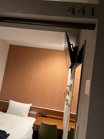 出入り口からの写真、アコーディオンカーテンで仕切られていました。