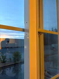 No latch much less lock in window.