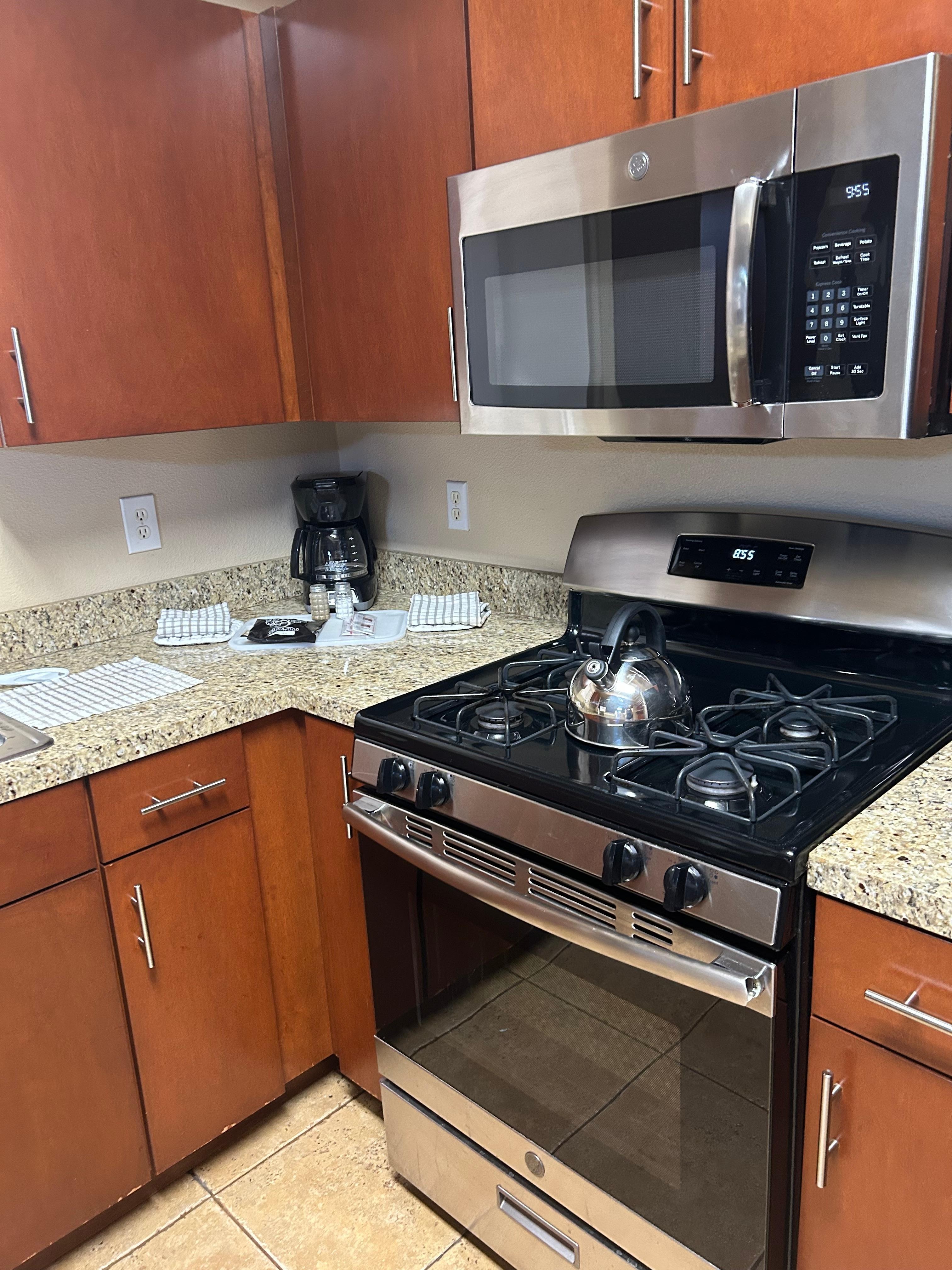 Kitchen, fully functional. Pots, pans and uteniłs