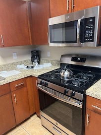 Kitchen, fully functional. Pots, pans and uteniłs