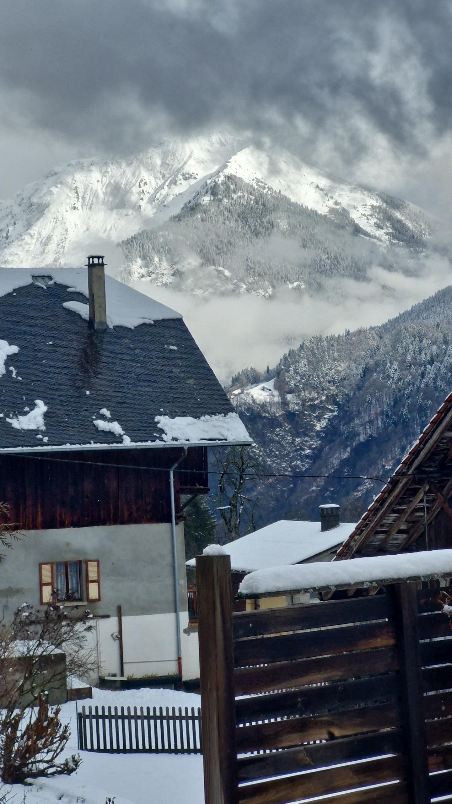 Vue de la porte d'entrée : dégagée 