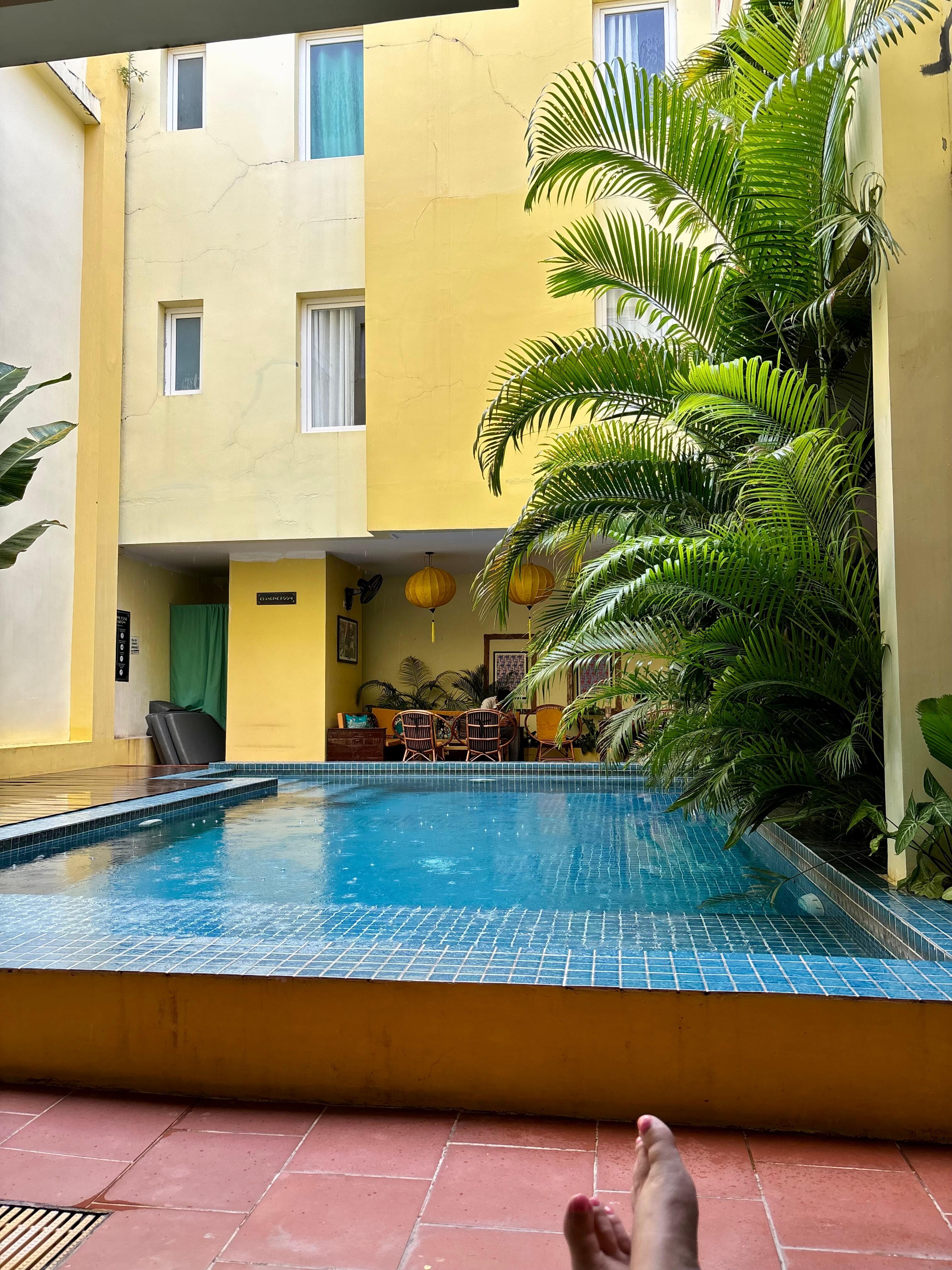Relaxing pool 