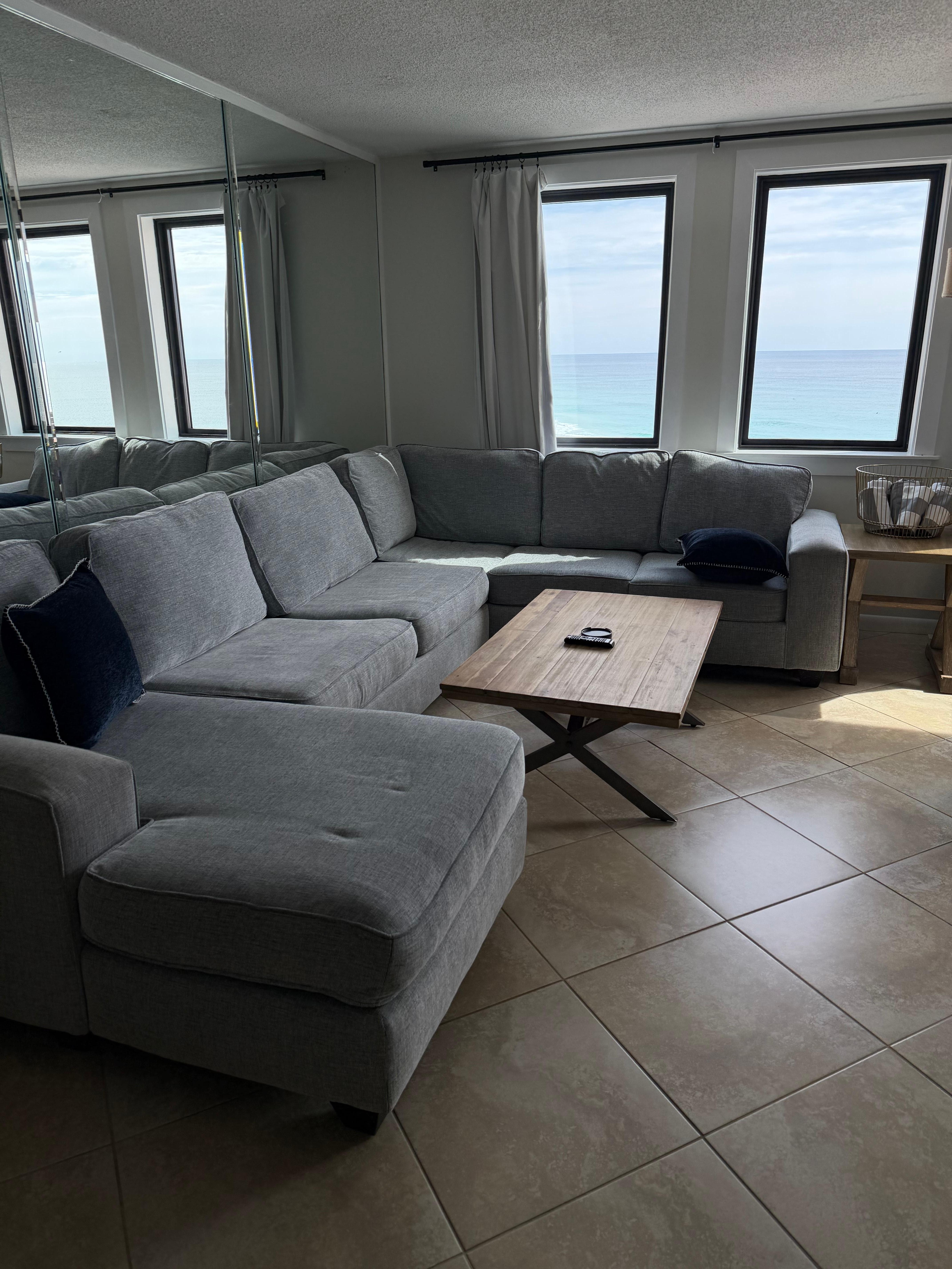 The view is unbelievable it looks like a painting! 