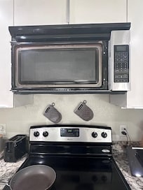 microwave/vent had no power only cook eggs on low so as not to create smoke.