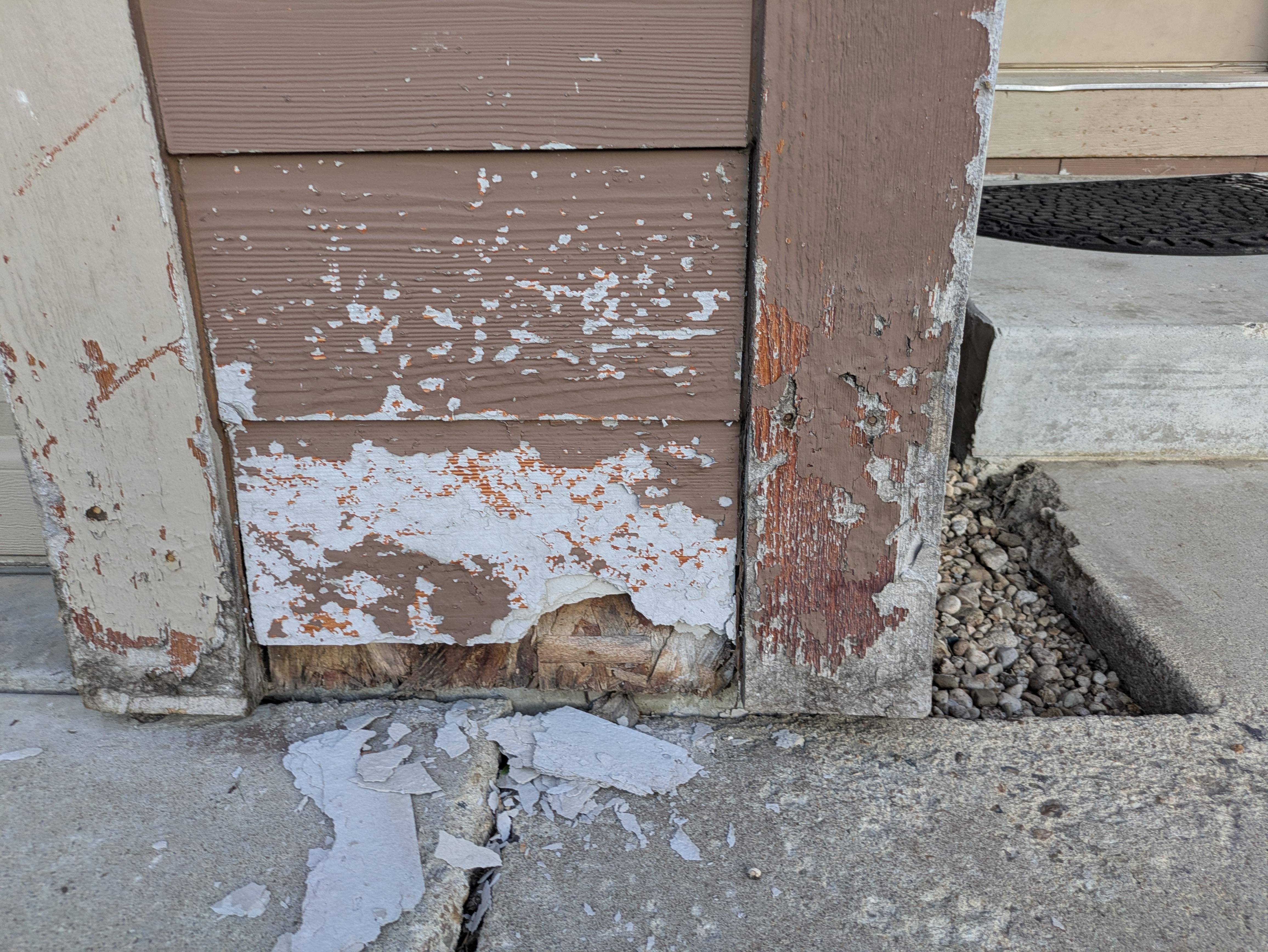 Illustrating the need for painting.  This is in the outside and doesn't affect your stay, but it looks horrible and gives an idea of the upkeep that is needed.