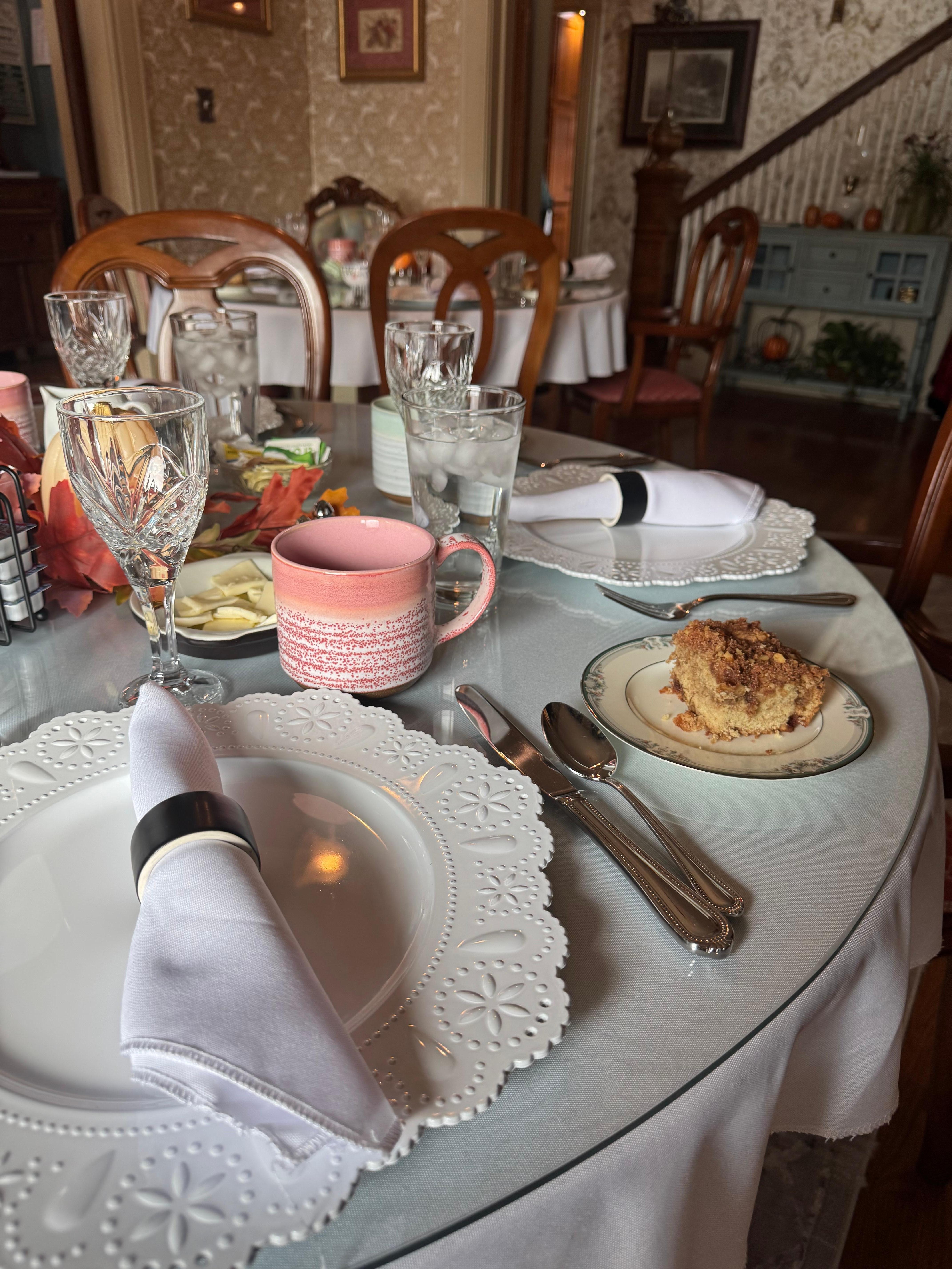 Table set for breakfast 