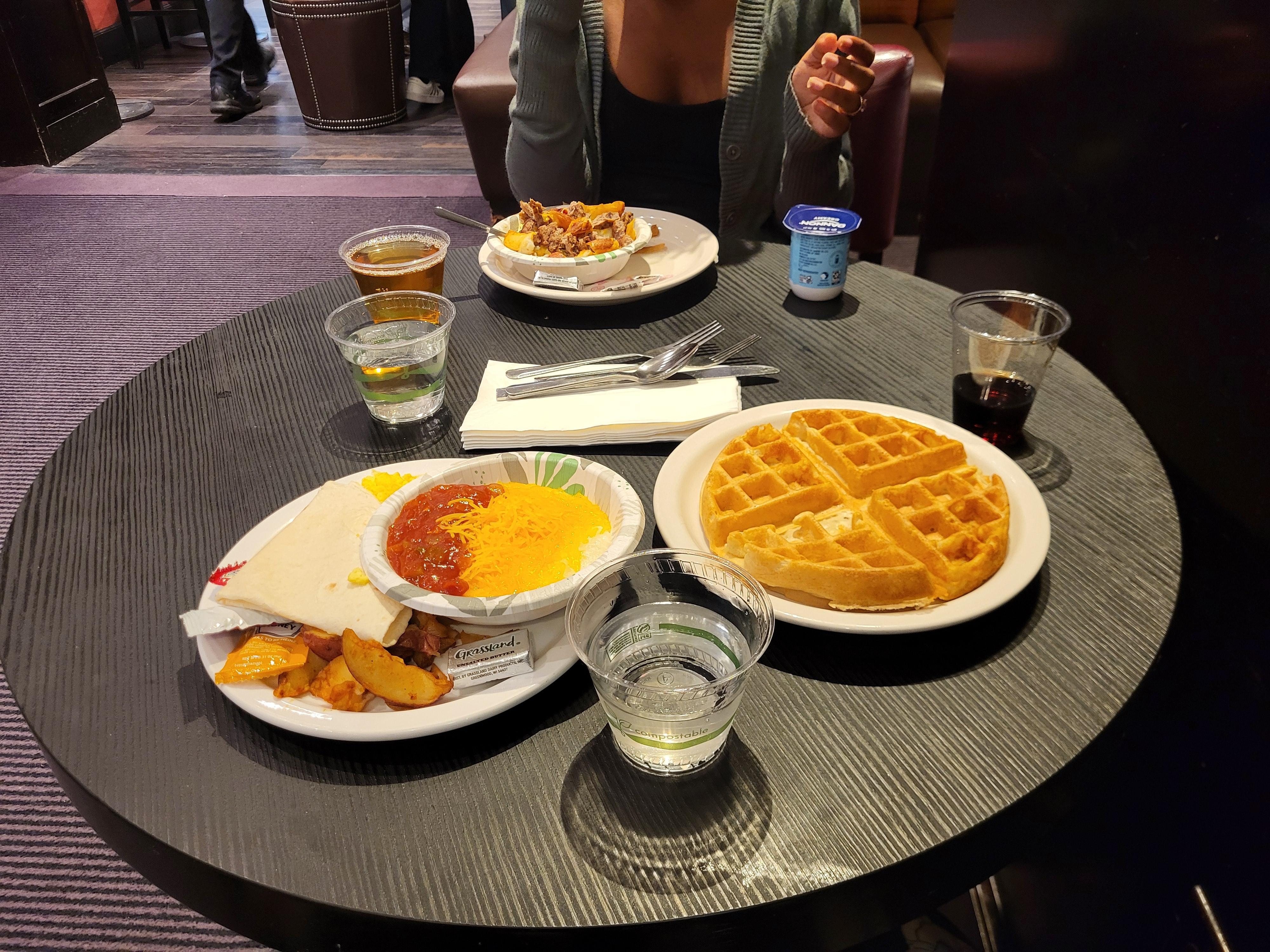 Hot & yummy breakfast 