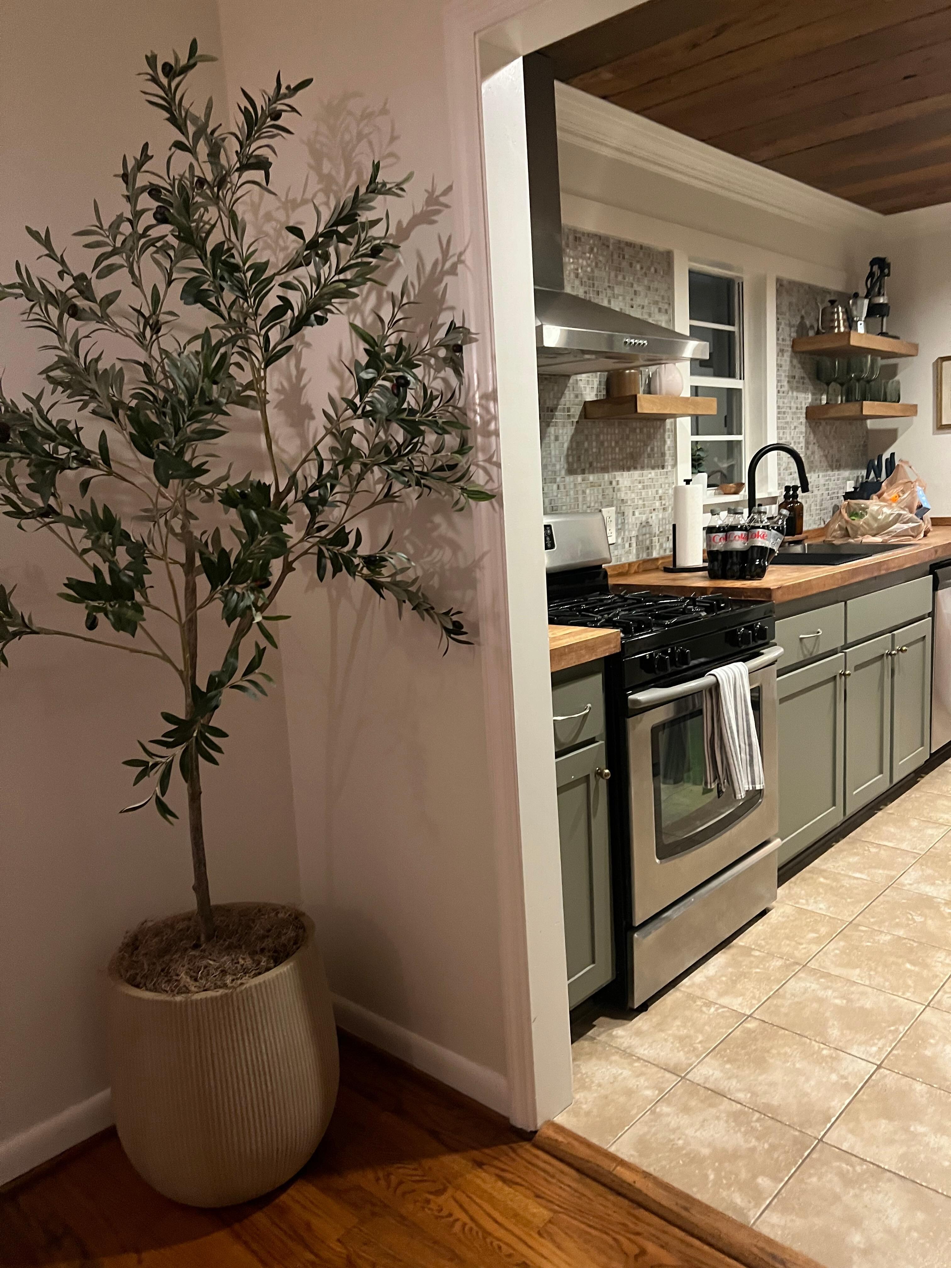 Decor was cozy and elegant 