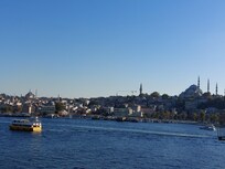 Vue devant l'hôtel et du restaurant le matin