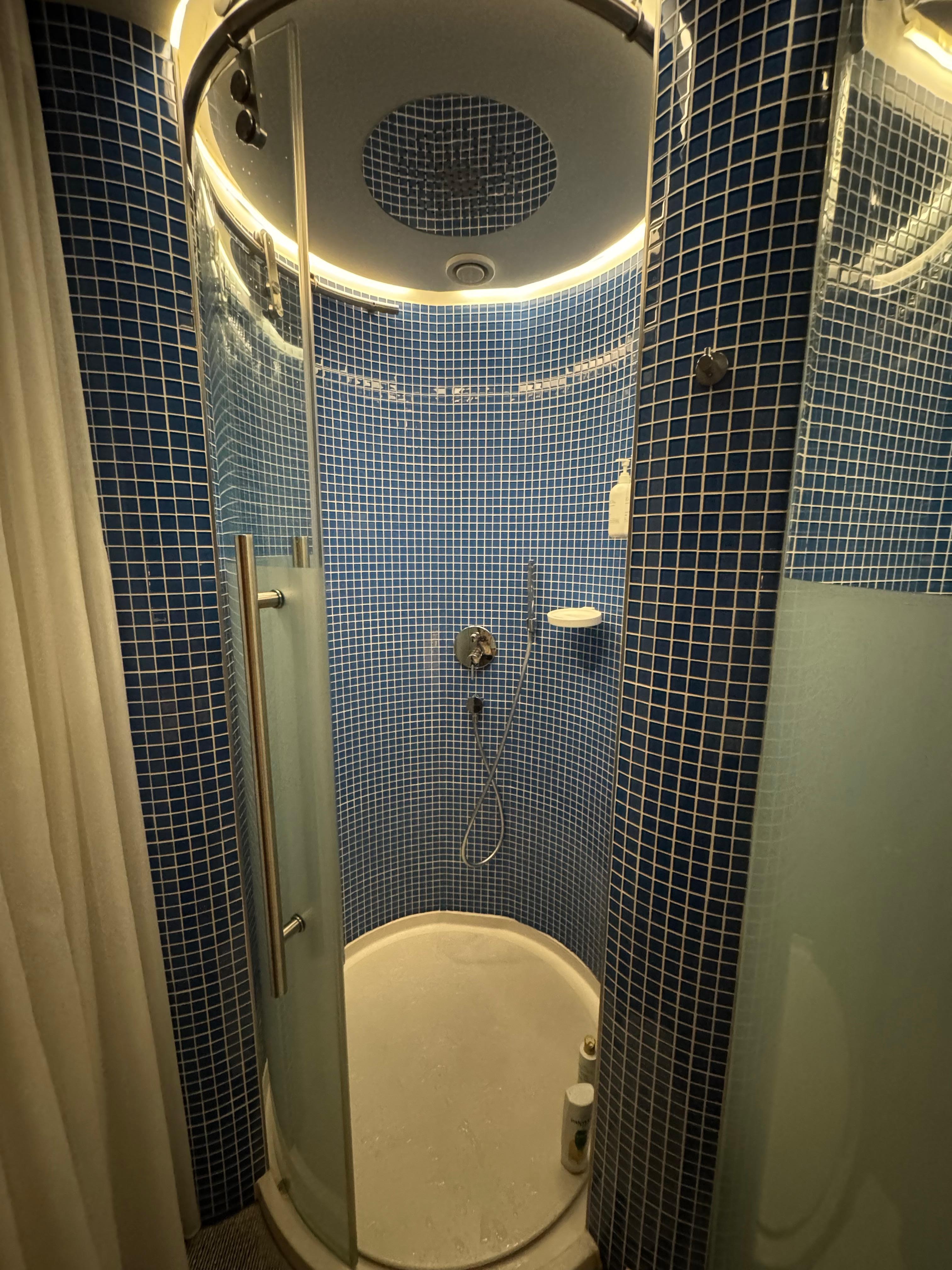 The floor was slippery! No space and holder was broken!! 