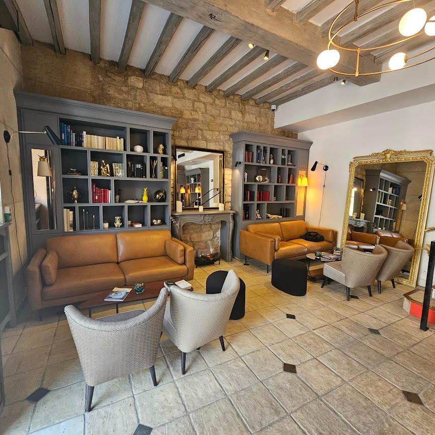 The entry lounge area