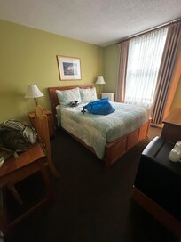 My queen bed room