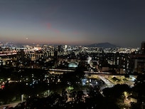 部屋のバルコニーからの夜景