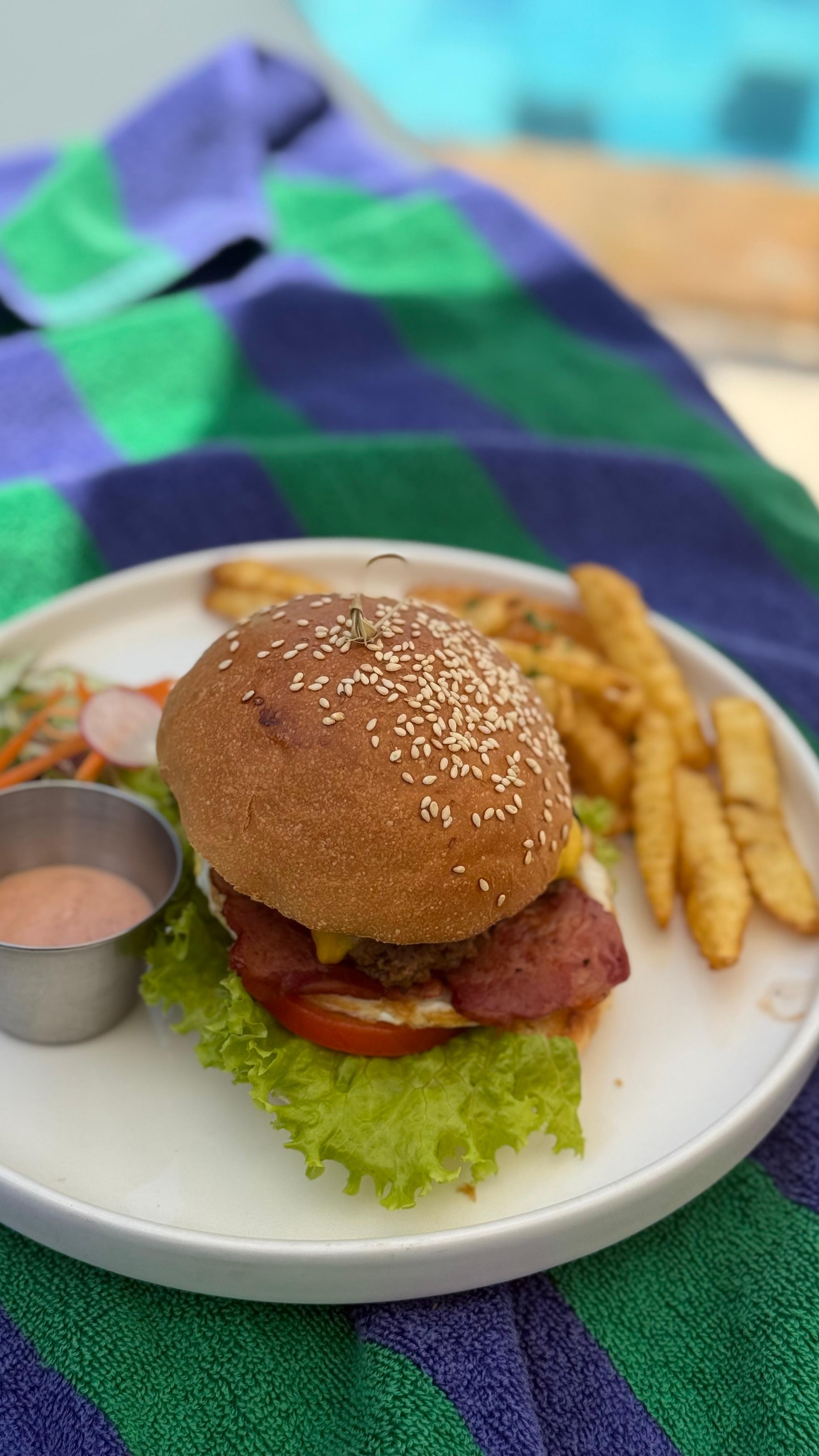 ハンバーガーは1400円くらい