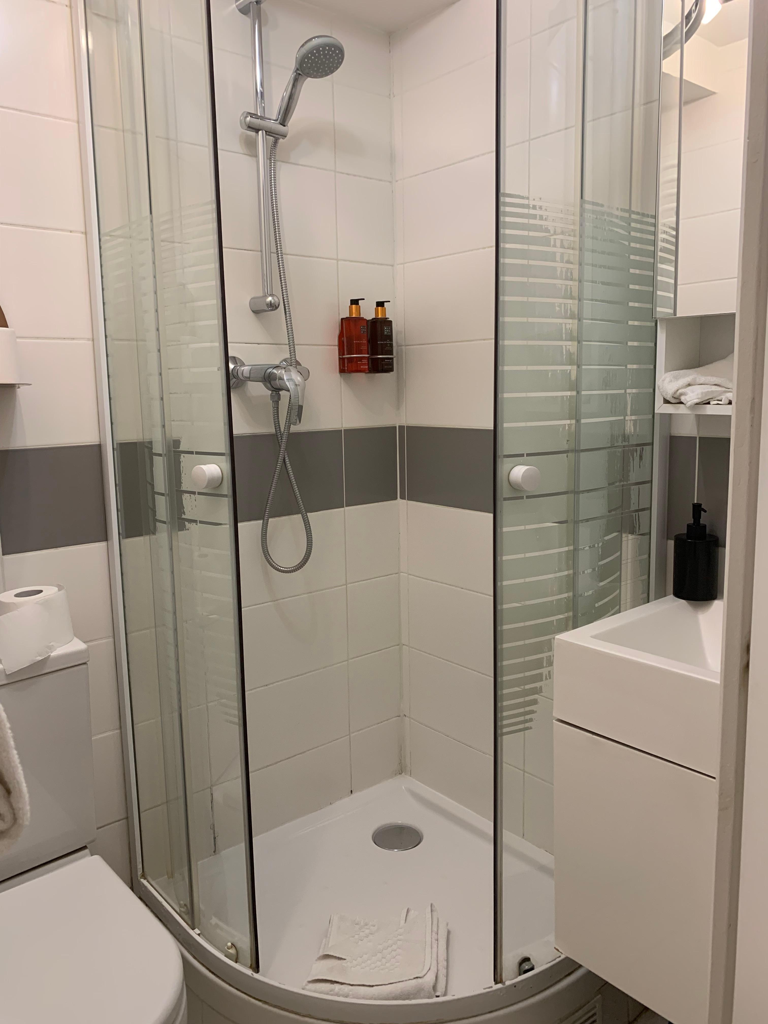 Suite Bathroom-Shower