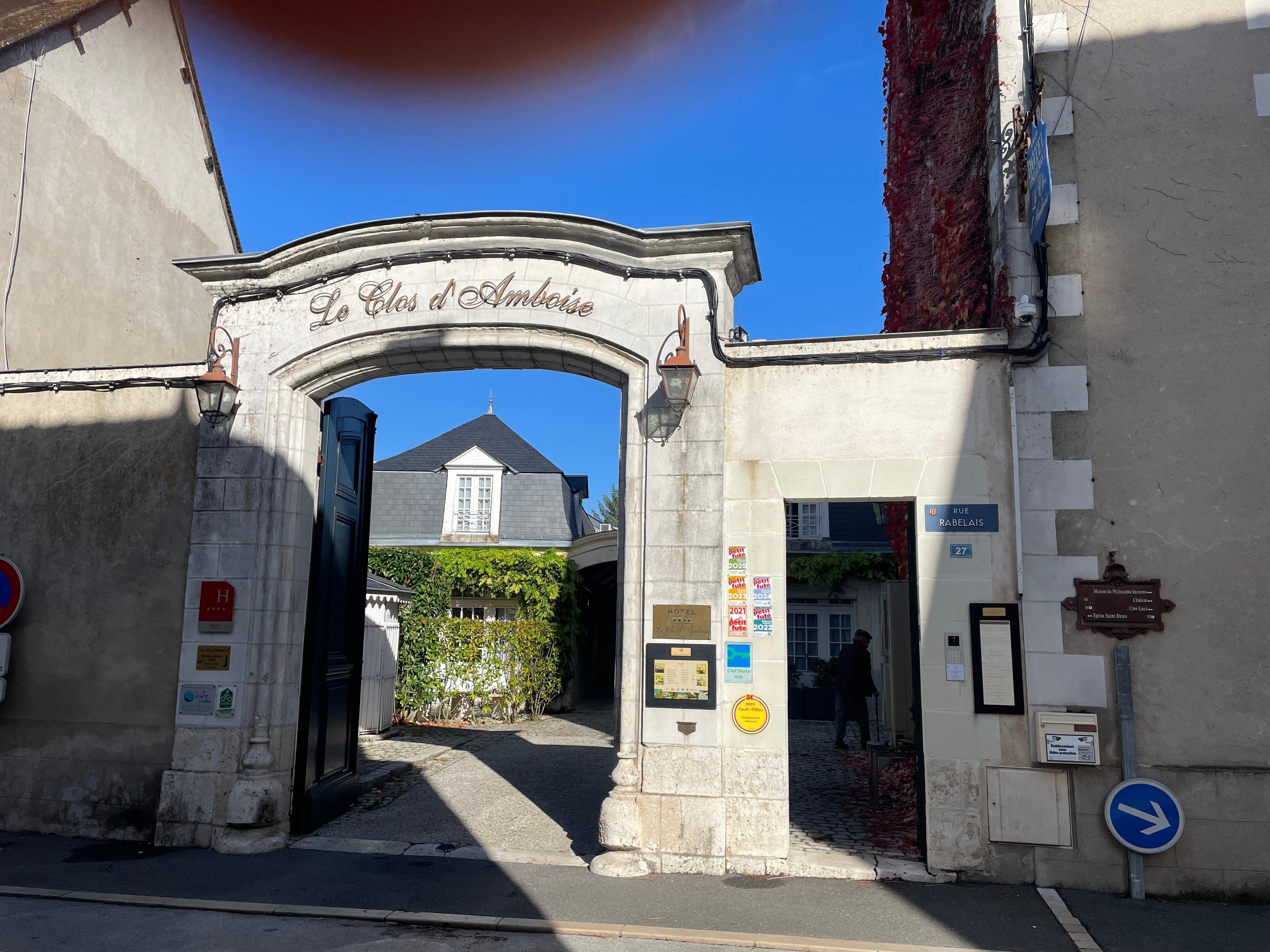 Entrance to the Hotel