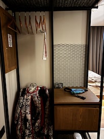 Kıyafetler ve bagaj için yeterli yer sunulmuştur