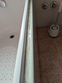 Badewannenrand, lose Duschabtrennung