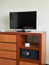 El televisor es de varios años atrás