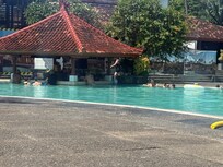 Swim up bar
Great pool