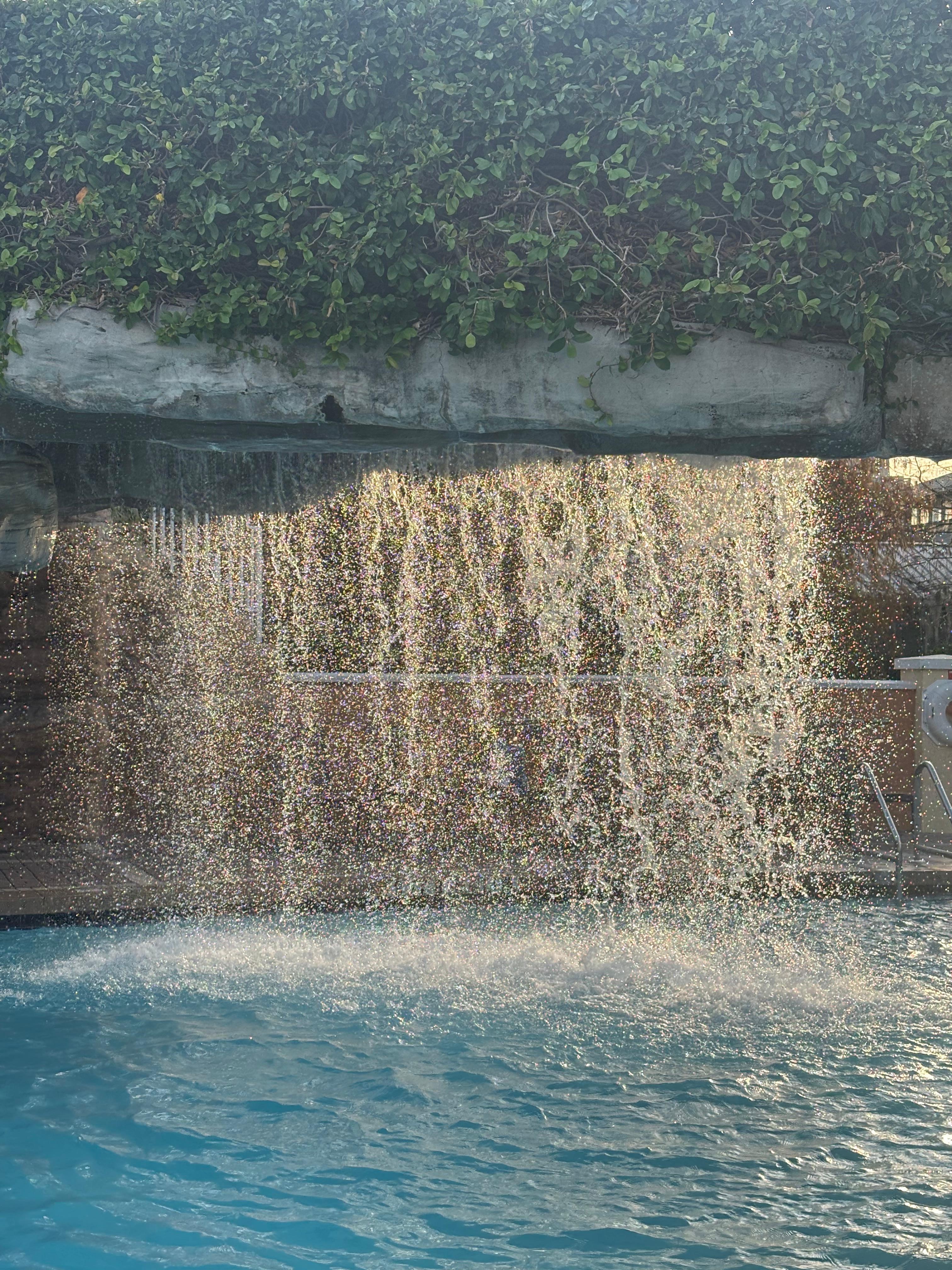 Piscina com cascata climatizada