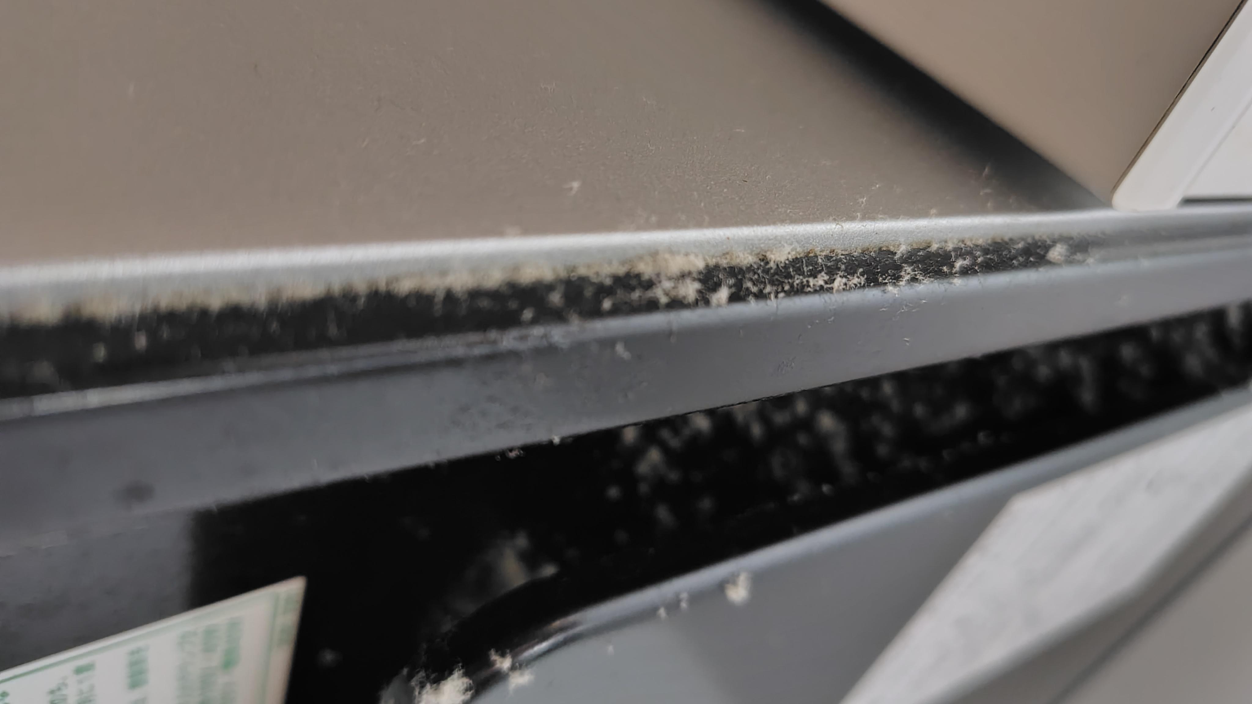 IHヒーター上の換気扇のホコリ