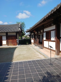 Hanok jeongju