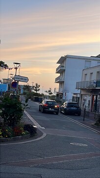1er balcon et mer en face! commerces aux pieds