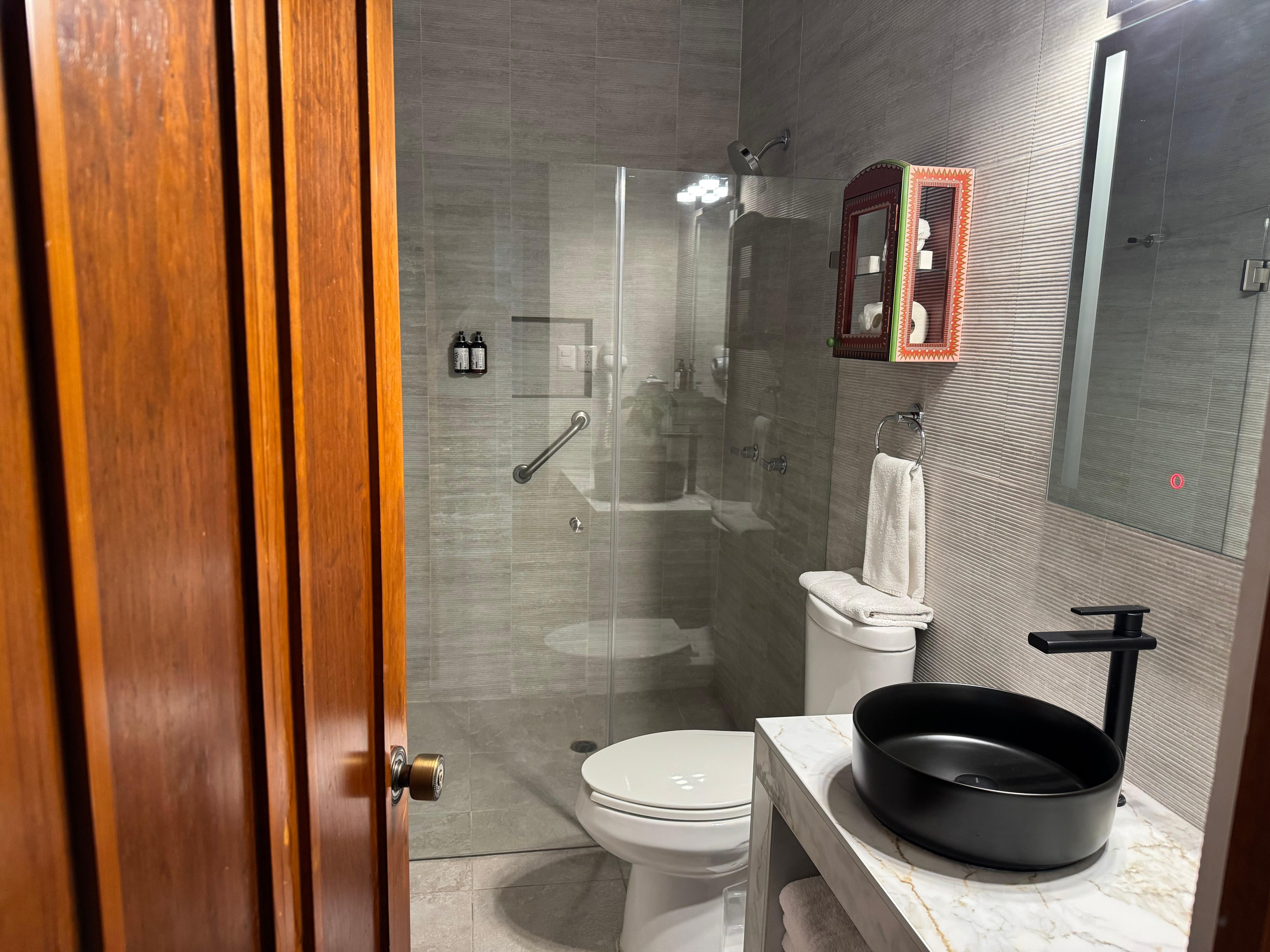Great bathroom - spacious with new fixtures