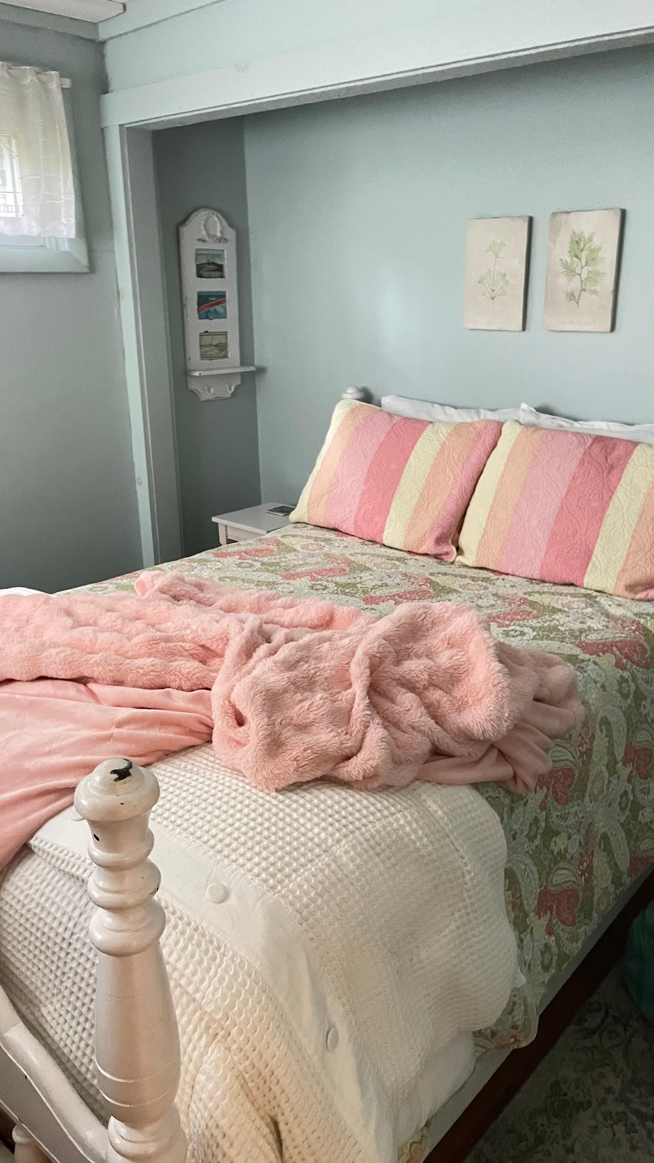 How cute? & my favorite colors! 