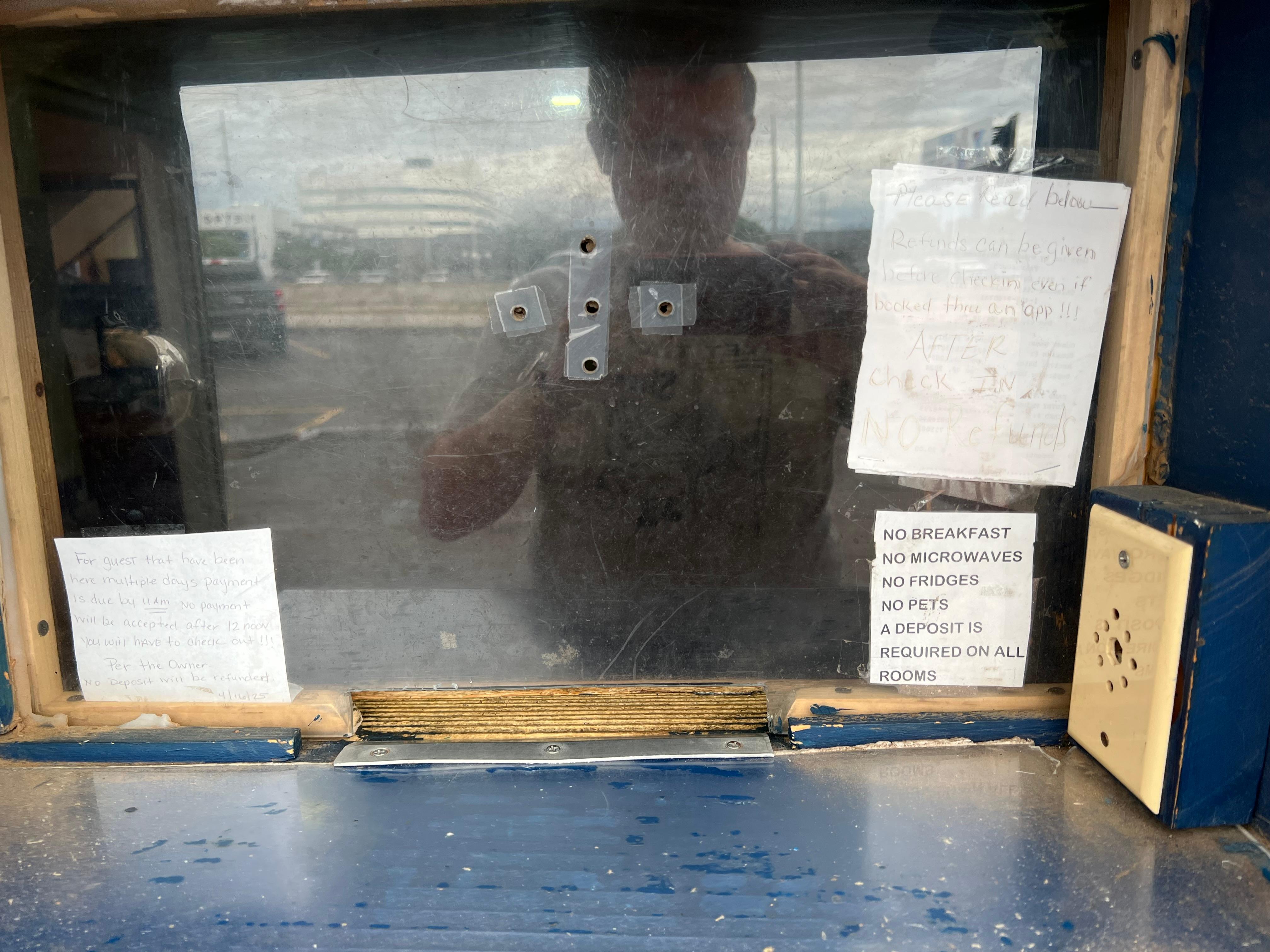 Handwritten messages making an unwelcome presence and ghetto appearance 